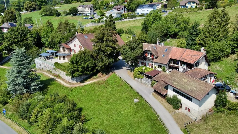 JONGNY - DOMINIO ECCEZIONALE CON VISTA PANORAMICA SUL LAGO – foto 11 di 12