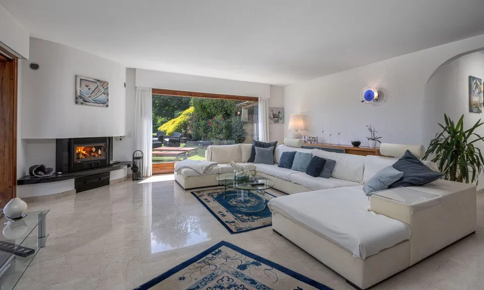 AFFASCINANTE VILLA 5.5 LOCALI VISTA LAGO CON GIARDINO A CIMO