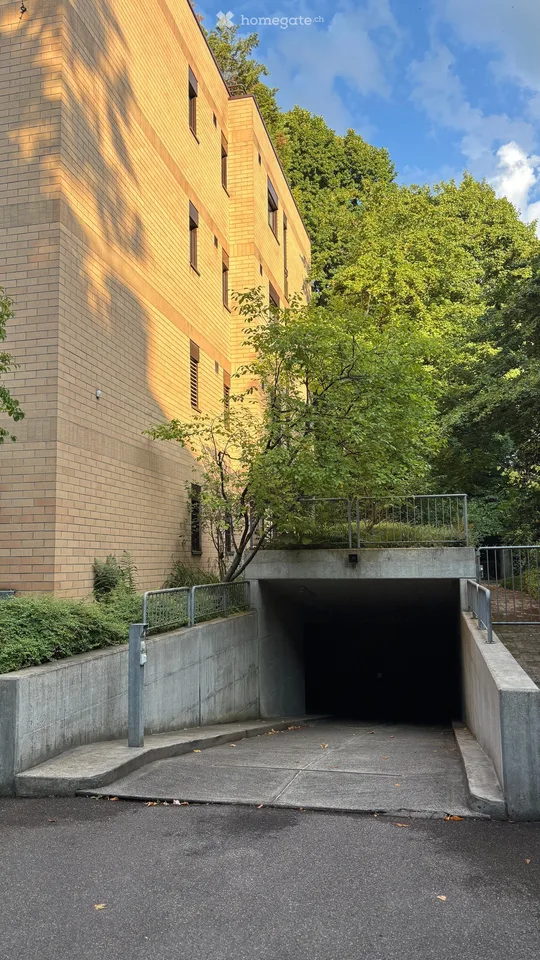 Autoeinstellplatz im 4052 Gellert