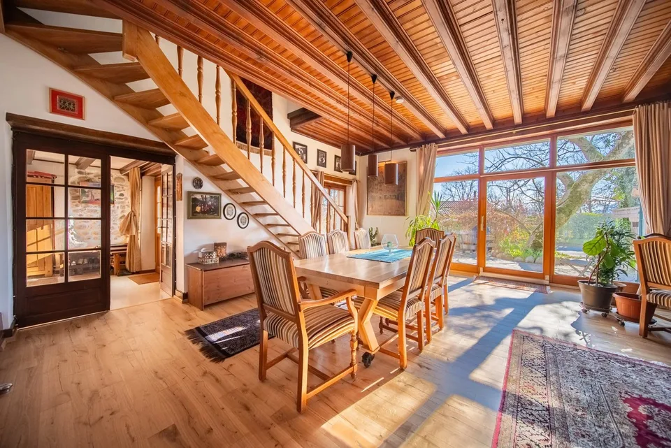 Peney-Dessus Spacieux duplex 7 pièces avec jardin