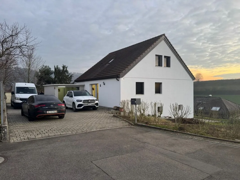 Einfamilienhaus zu Verkaufen mit Bauland Reserve CHF 1'030'000.-