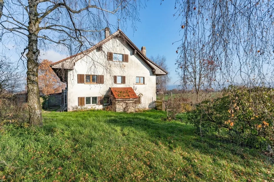 Belle ferme jumelée dans un cadre verdoyant en campagne fribourgeoise
