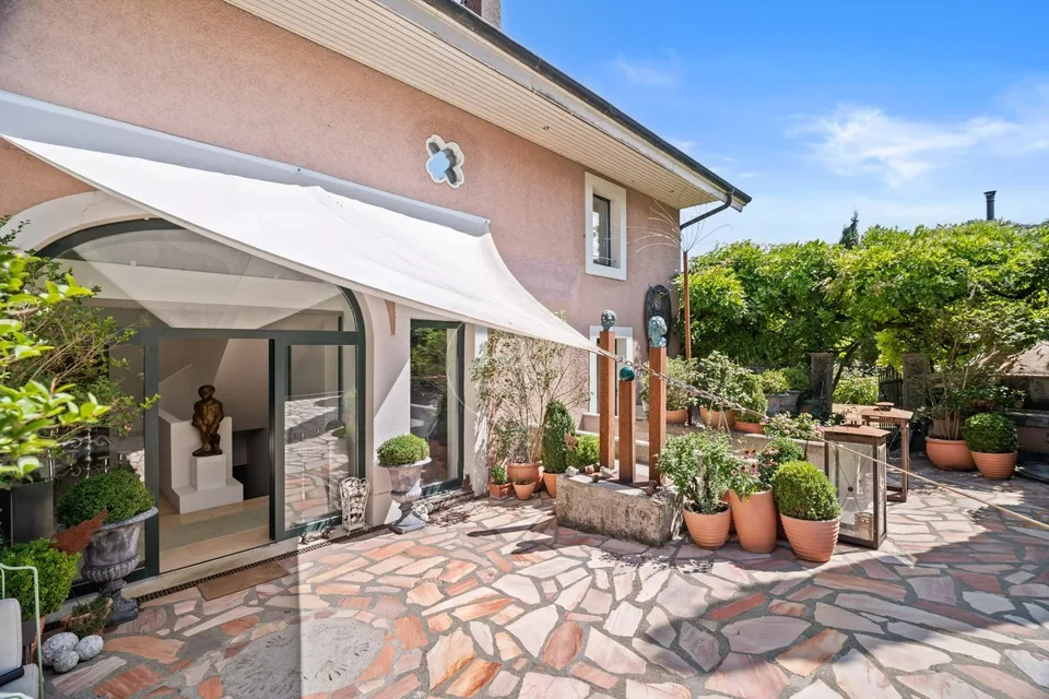 Elegant character property close to Morges, panoramic view of the Alps