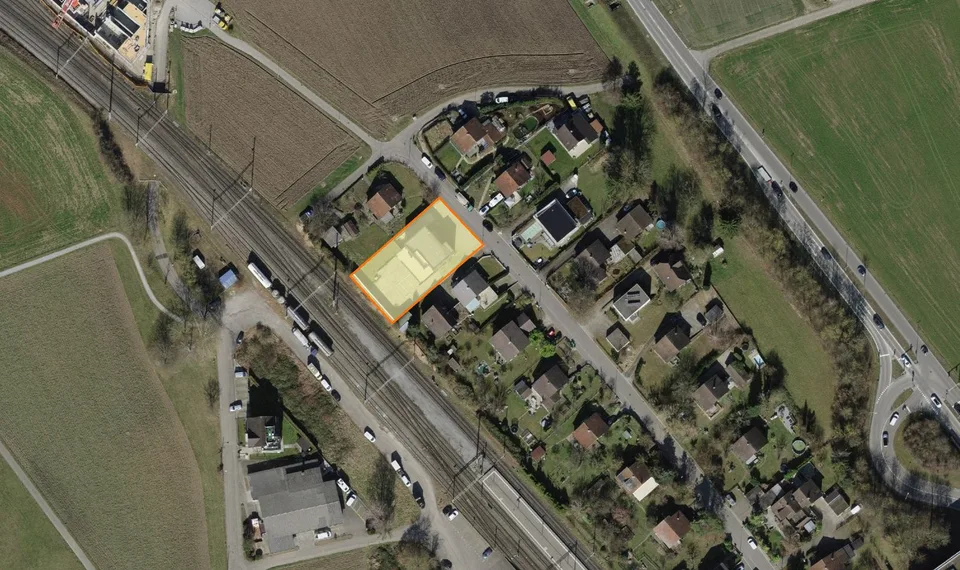 Proprietà commerciale indipendente con hall di parcheggio e parcheggi esterni