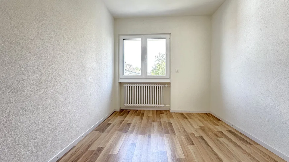 Appartement rénové récemment, lumineux 4,5 pièces avec balcon