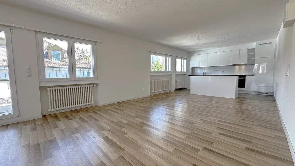 Appartement rénové récemment, lumineux 4,5 pièces avec balcon