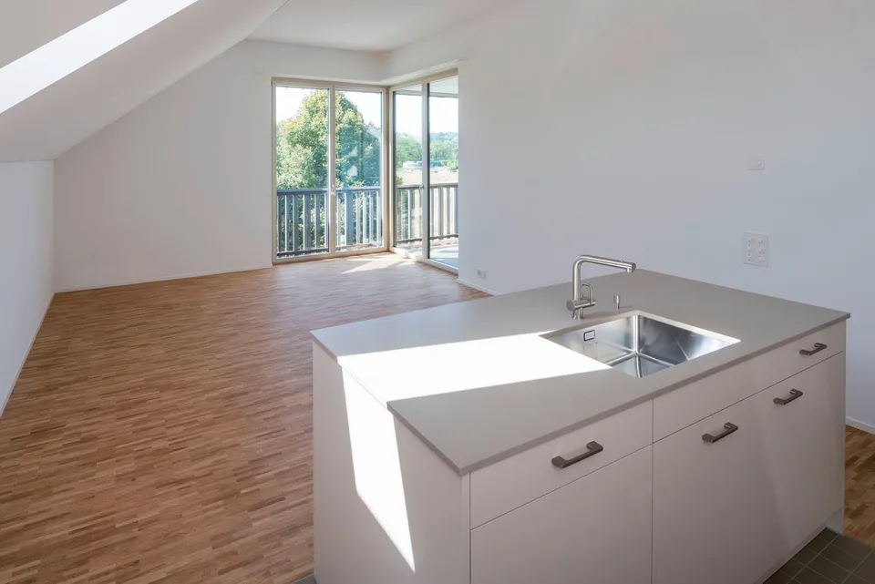 Appartement de 3,5 pièces en attique avec loggia à Künten-Sulz - Vivre dans un quartier calme