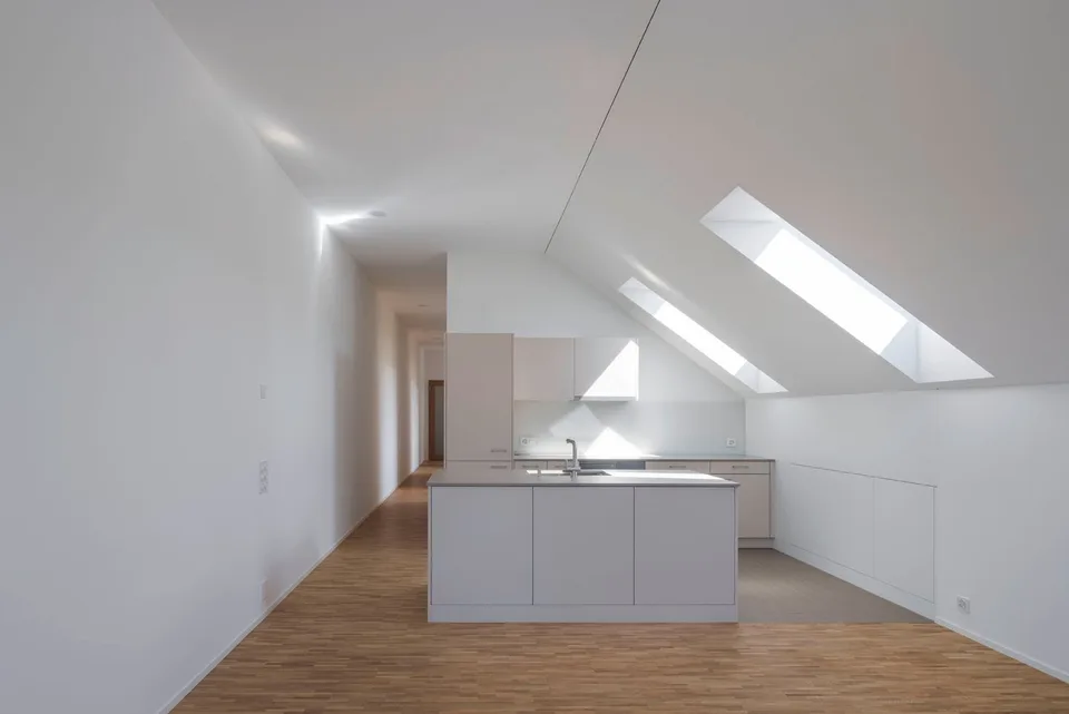 Appartement de 3,5 pièces en attique avec loggia à Künten-Sulz - Vivre dans un quartier calme