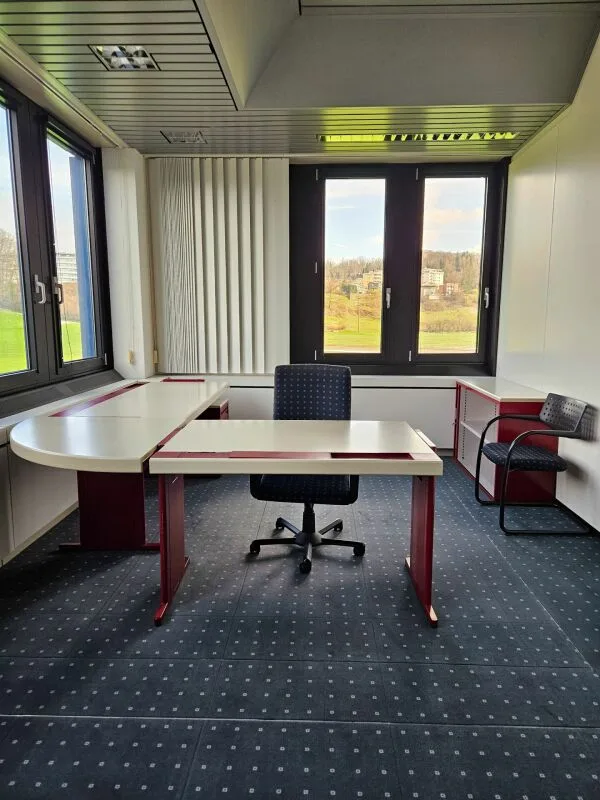 Grand espace de bureau avec 912 m2 à Lucerne
