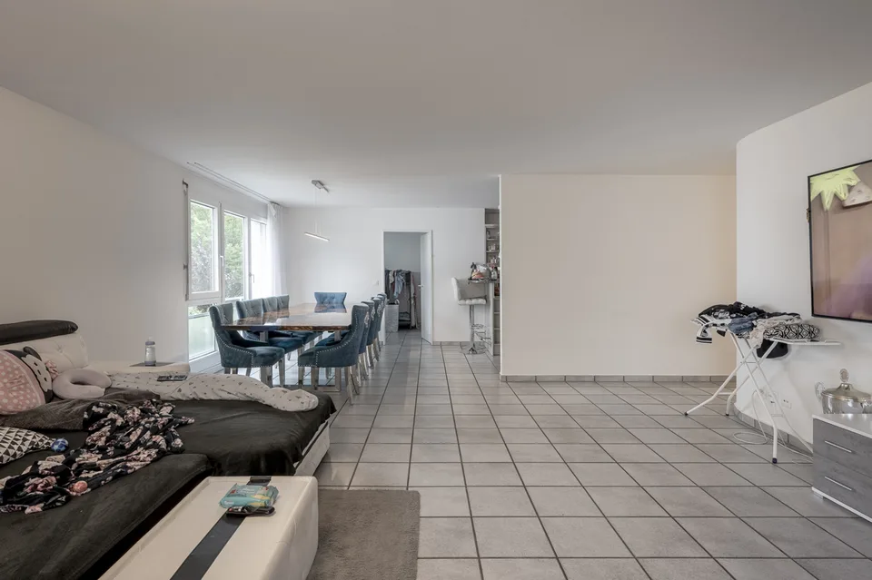 5.5-Zimmerwohnung mit Terrasse und grosszügigen Nebenräumen