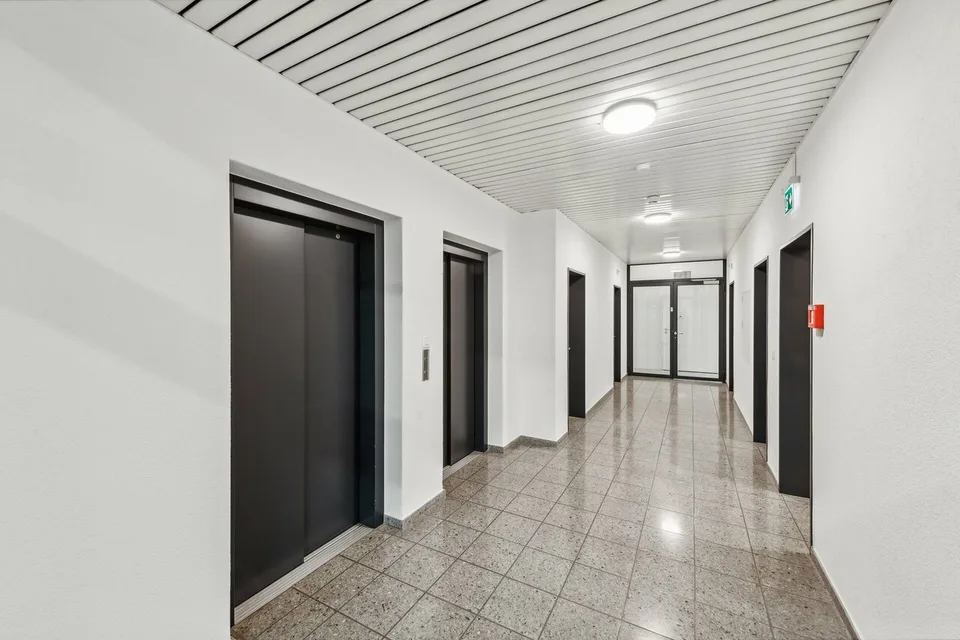 Espace commercial flexible directement sur l'A1 - accessible, polyvalent