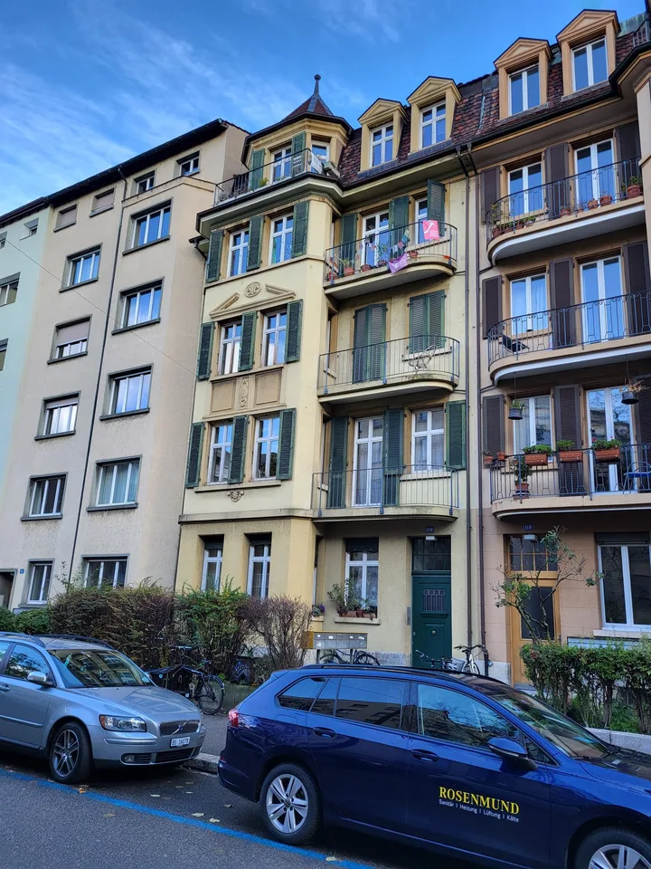 Charmante 4-Zimmer-Altbauwohnung mit Balkon in Basel St. Johann