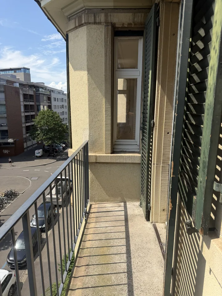 Charmante 4-Zimmer-Altbauwohnung mit Balkon in Basel St. Johann