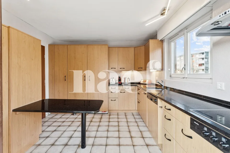 Grande appartamento mansardato di 7 locali con terrazza splendida in vendita a Villars-sur-Glâne