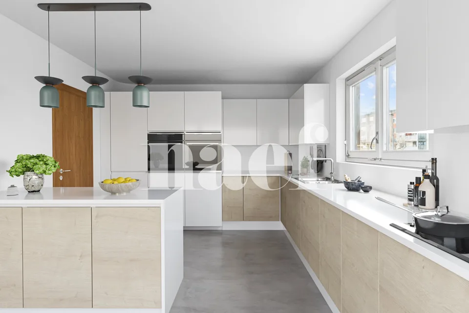 Grande appartamento mansardato di 7 locali con terrazza splendida in vendita a Villars-sur-Glâne