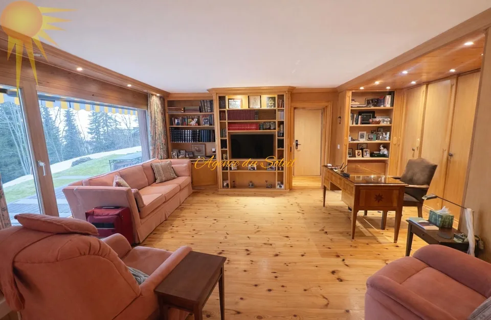 Appartement Ski-in/Ski-out, de standing de 4.5 pièces avec piscine privée au coeur de Crans !