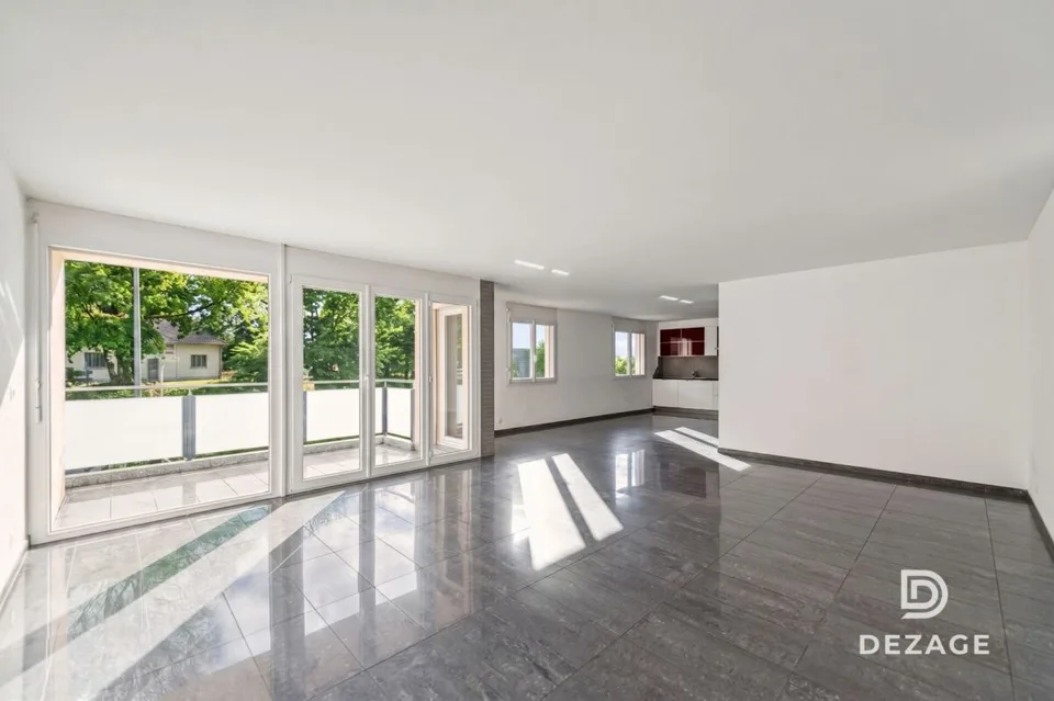 Immenses Apartment mit 4 Zimmern, 2 Minuten von Schulen und Geschäften!