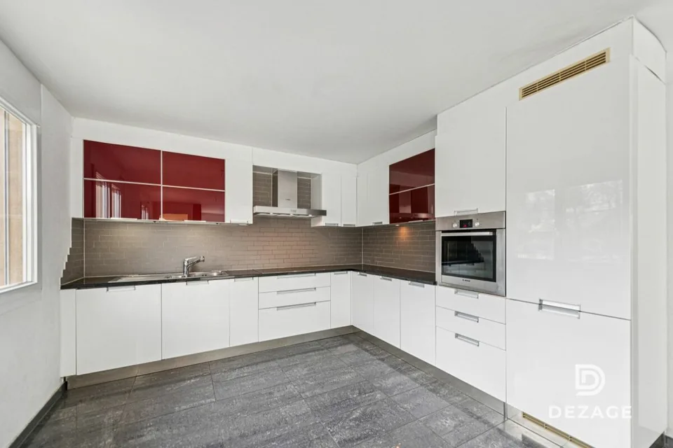 Immenses Apartment mit 4 Zimmern, 2 Minuten von Schulen und Geschäften!