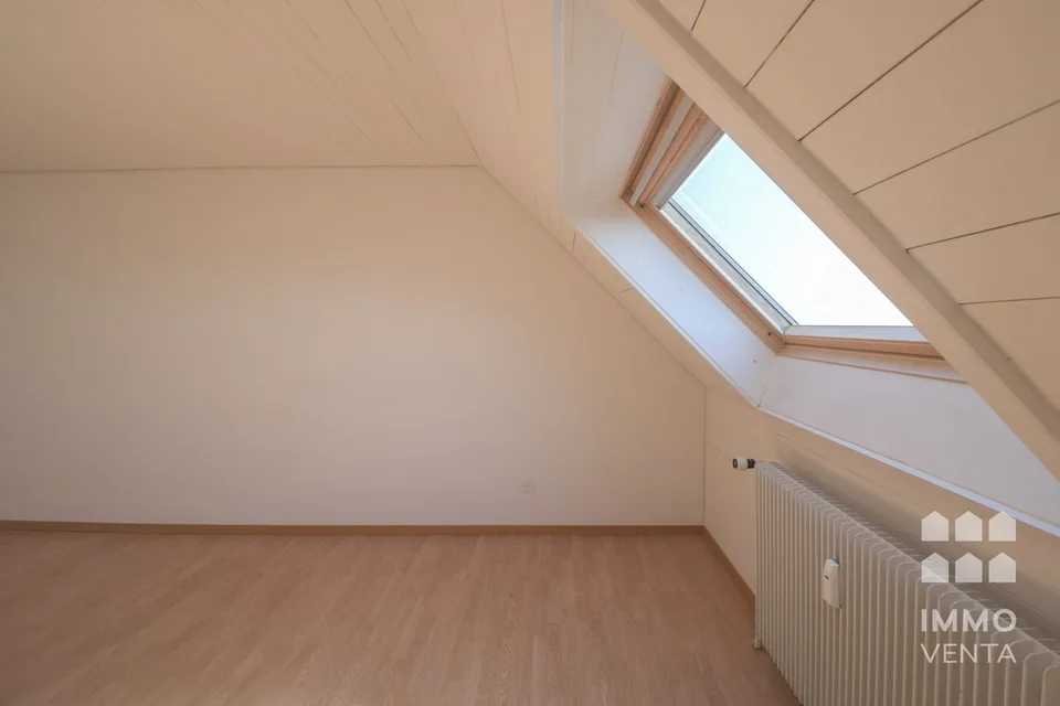 Sonnige 3-Zimmer-Maisonette mit Balkon / Duplex lumineux de 3 pièces avec balcon – Foto 13 von 18