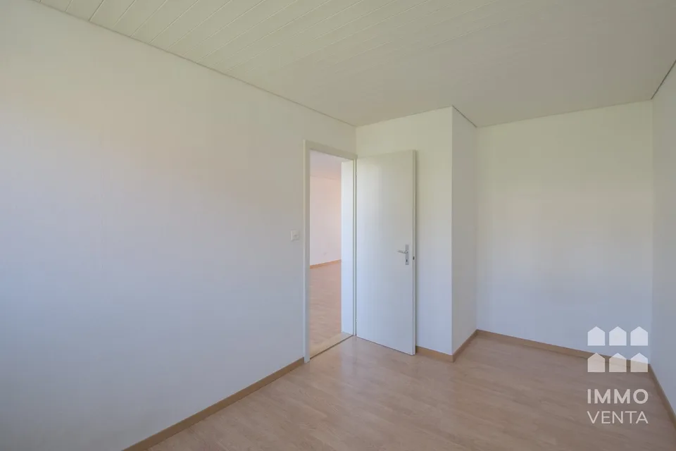 Sonnige 3-Zimmer-Maisonette mit Balkon / Duplex lumineux de 3 pièces avec balcon – Foto 8 von 18
