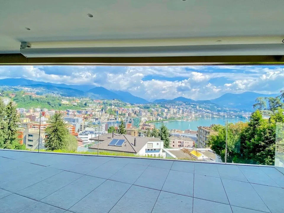 Luxuriöse 4.5-Zimmer-Wohnung mit Panoramaterrasse und Seeblick