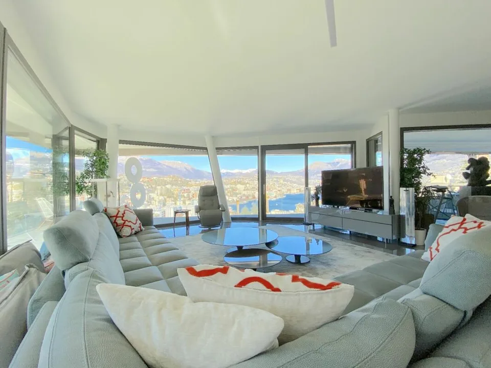 Luxuriöse 4.5-Zimmer-Wohnung mit Panoramaterrasse und Seeblick
