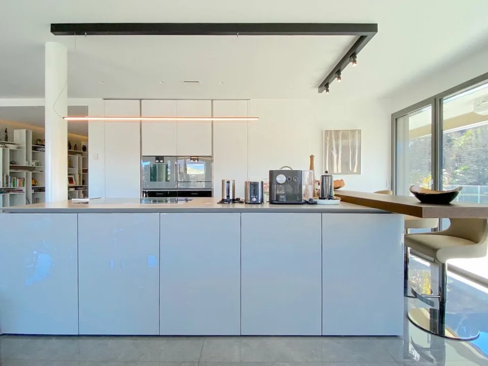 Luxuriöse 4.5-Zimmer-Wohnung mit Panoramaterrasse und Seeblick – Foto 6 von 10