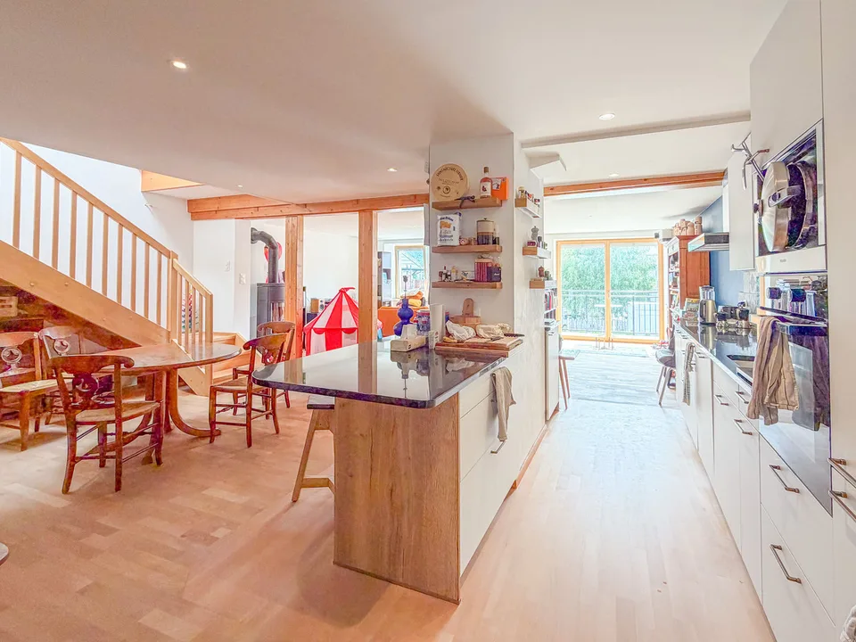 Ampio duplex PPE di 5.5 locali con garage nel cuore di Ste-Croix