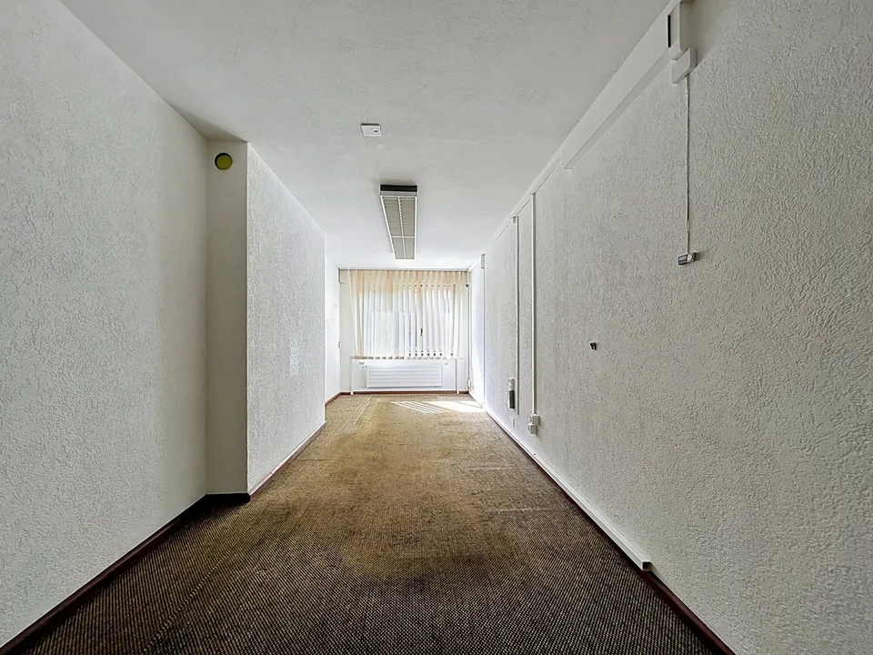 6-room apartment completely to be renovated