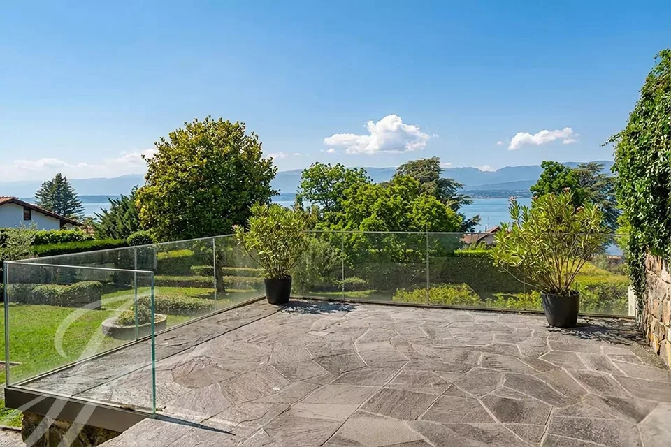 EXKLUSIVITÄT - Schönes Dorfhaus mit Panoramablick auf den See