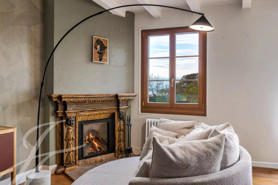 EXKLUSIVITÄT - Schönes Dorfhaus mit Panoramablick auf den See
