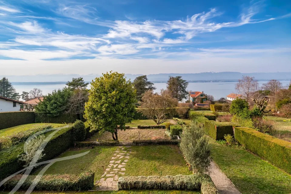 EXKLUSIVITÄT - Schönes Dorfhaus mit Panoramablick auf den See