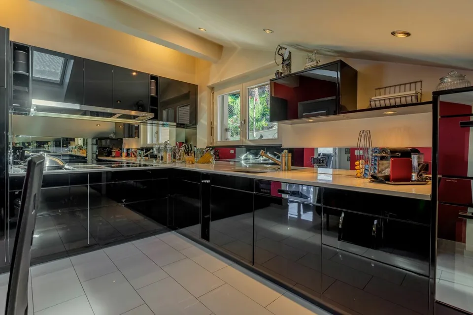 4.5-room owner-occupied apartment with unparalleled lake and mountain views
