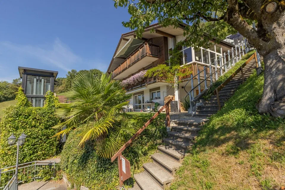 4.5-room owner-occupied apartment with unparalleled lake and mountain views
