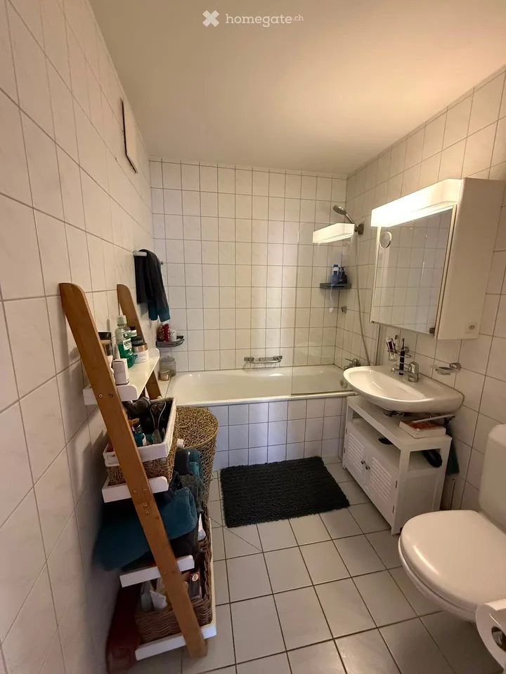 Charmant appartement 2.5 pièces avec terrasse à Weiningen ZH
