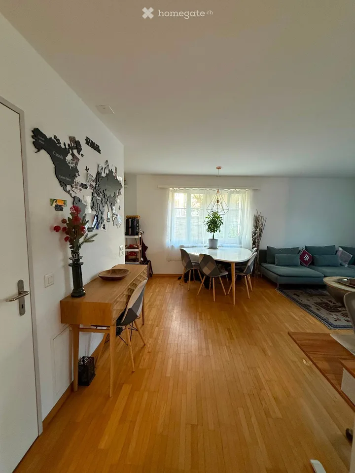 Charmant appartement 2.5 pièces avec terrasse à Weiningen ZH