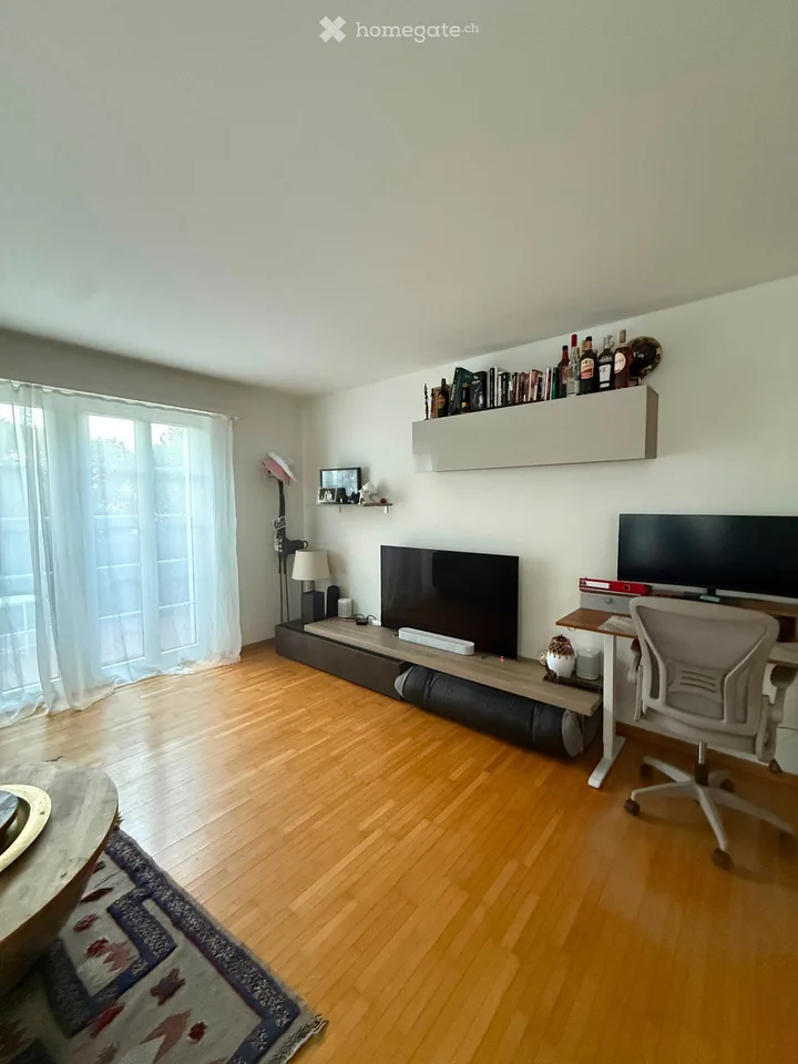 Charmant appartement 2.5 pièces avec terrasse à Weiningen ZH