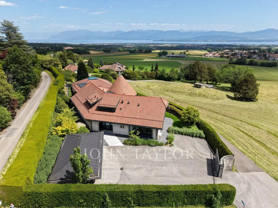 Propriété d'exception avec vue imprenable sur le lac et le Mont-Blanc