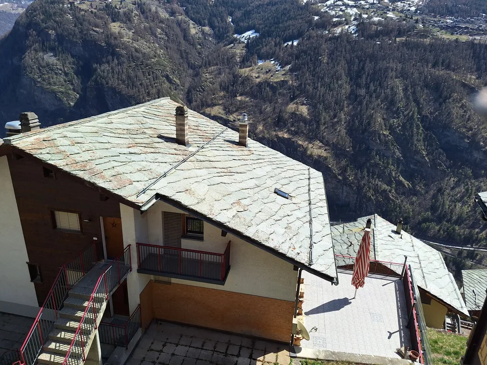 Casa multifamiliare con 540 m2 di spazio utilizzabile, a 20 minuti da Visp. CHF 1'100.00/m2 !