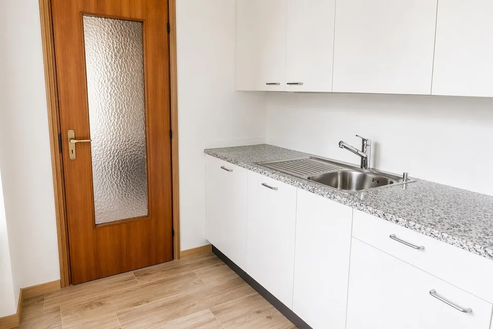 2.5 locali, ristrutturato, balcone e box privato, Paradiso (AV094 – PPP 9)
