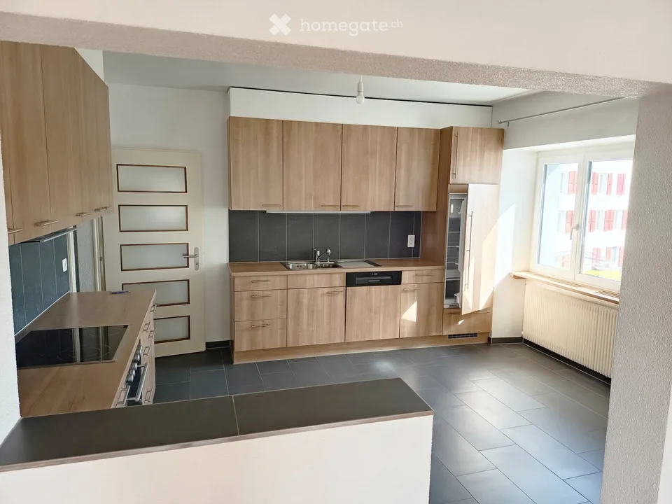 Großes 3.5-Zimmer-Apartment mit 115 m2 in Lignières - Sofort verfügbar