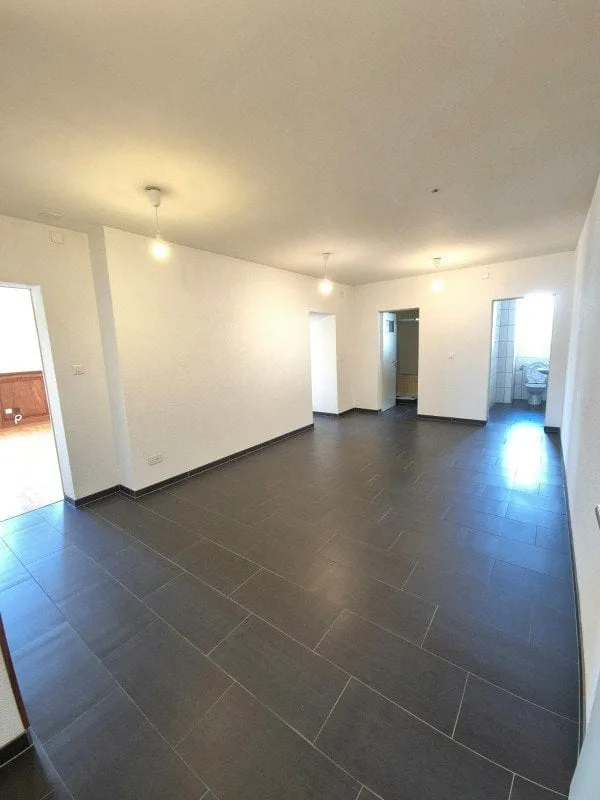 Grand 3.5 pièces de 115 m2  à Lignières - Libre de suite