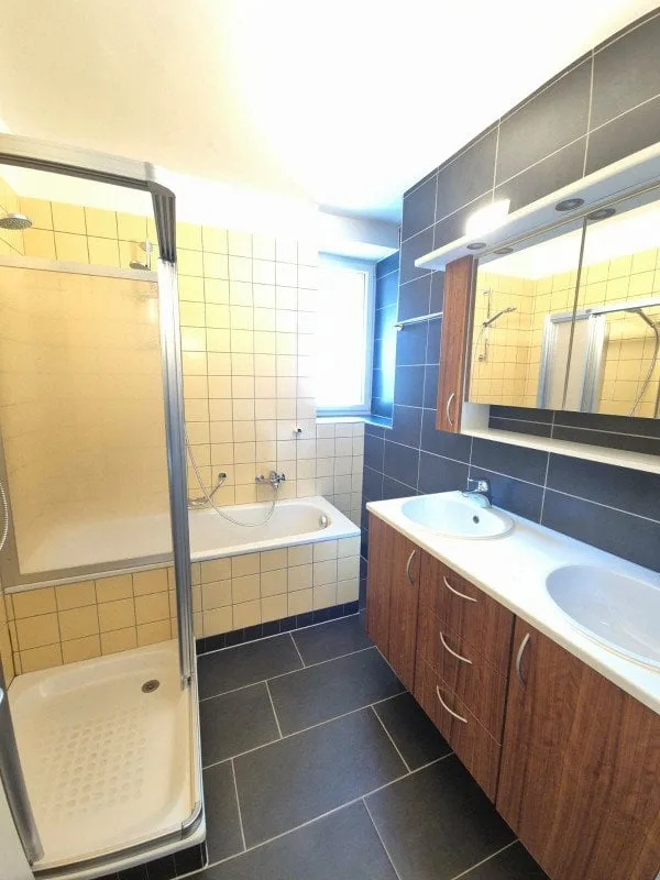 Großes 3.5-Zimmer-Apartment mit 115 m2 in Lignières - Sofort verfügbar