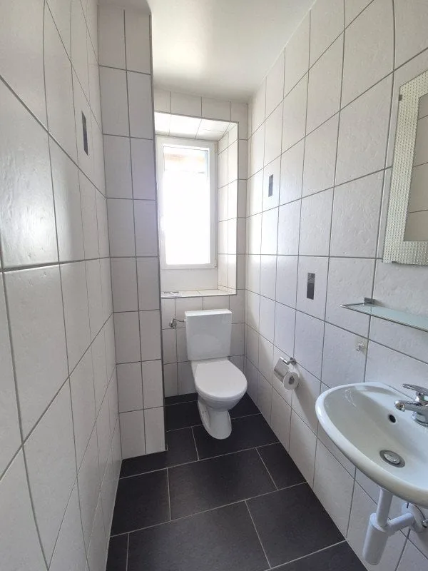 Großes 3.5-Zimmer-Apartment mit 115 m2 in Lignières - Sofort verfügbar