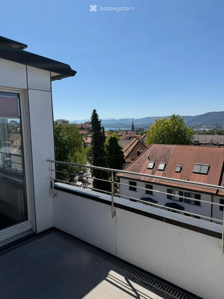 Charmante 2.5-Zimmer-Dachgeschosswohnung an der Langmauerstrasse in Zürich