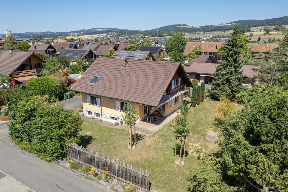 Paradis familial avec beaucoup d'espace dans un environnement calme