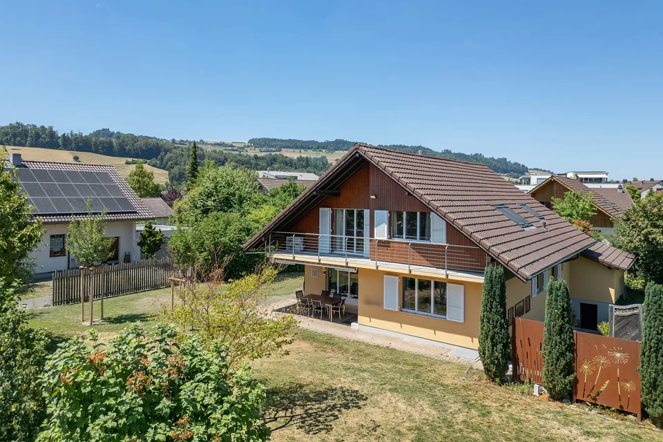 Paradis familial avec beaucoup d'espace dans un environnement calme