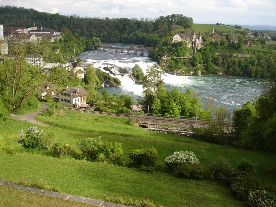 Exklusive 4.5-Zimmer-Dachwohnung in Neuhausen am Rheinfall, direkt über dem Rheinfall