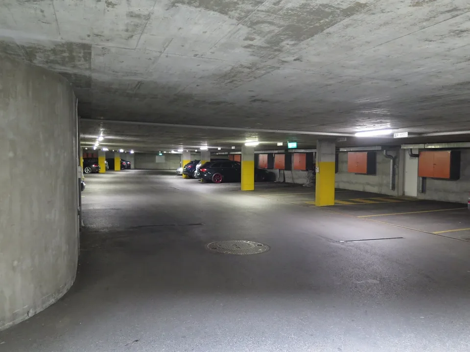 Tiefgaragenplatz zu vermieten - angenehme Lage