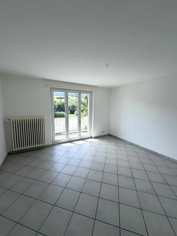 Bel appartamento di 2.5 locali ristrutturato al 1° piano con balconi a Tavannes